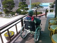 데크에서의 일광욕